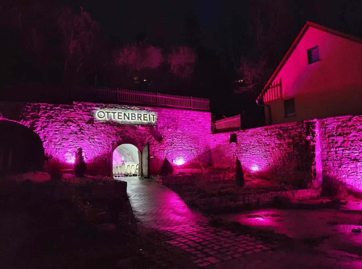 Weingut Ottenbreit by night